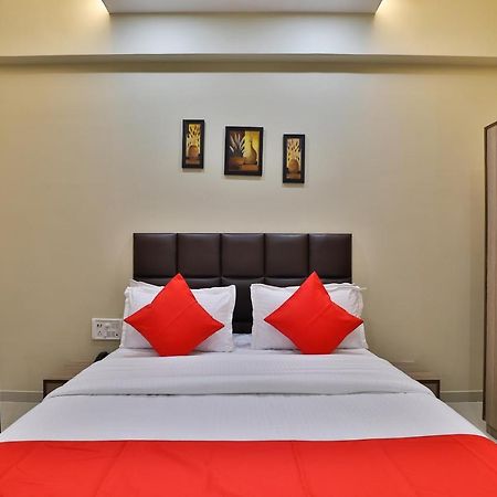 Oyo 28429 Hotel Citadel Surat Bagian luar foto