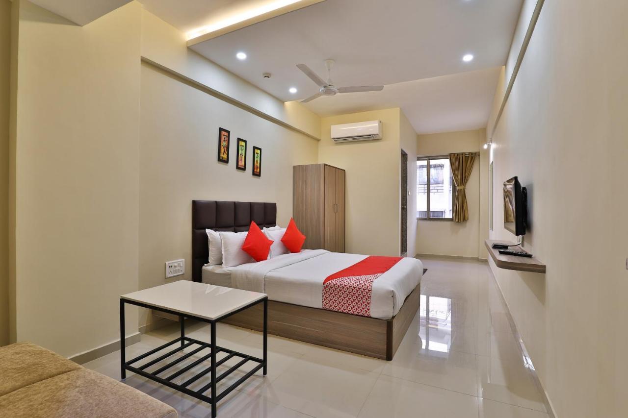 Oyo 28429 Hotel Citadel Surat Bagian luar foto