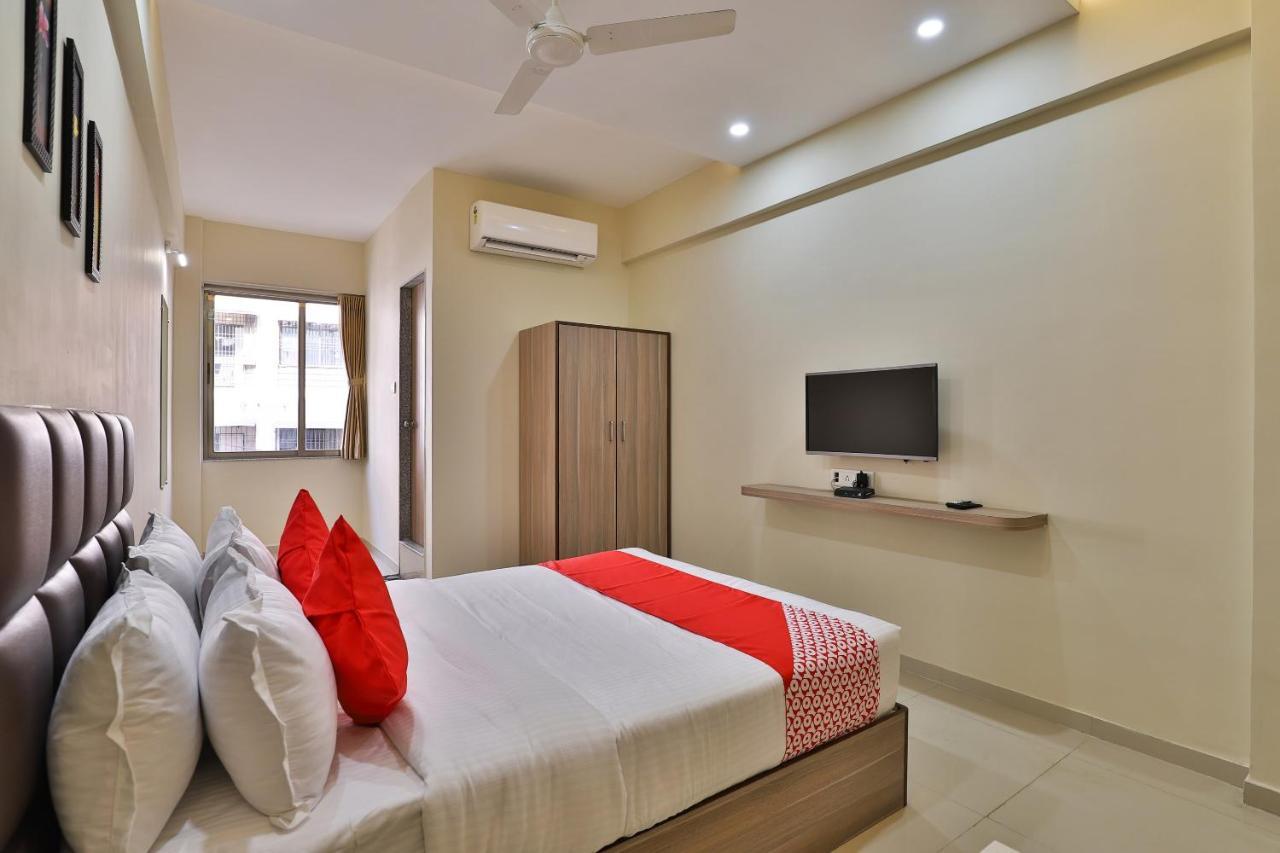 Oyo 28429 Hotel Citadel Surat Bagian luar foto