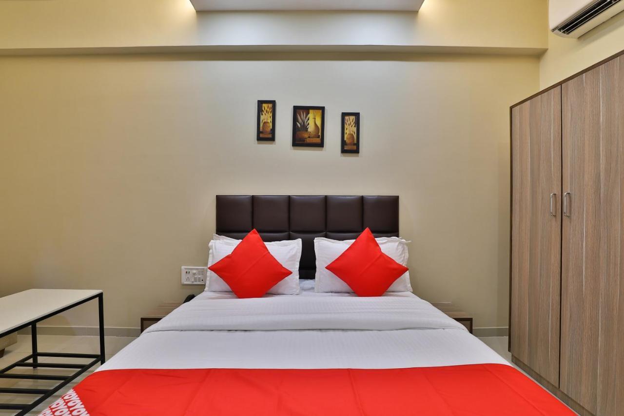Oyo 28429 Hotel Citadel Surat Bagian luar foto